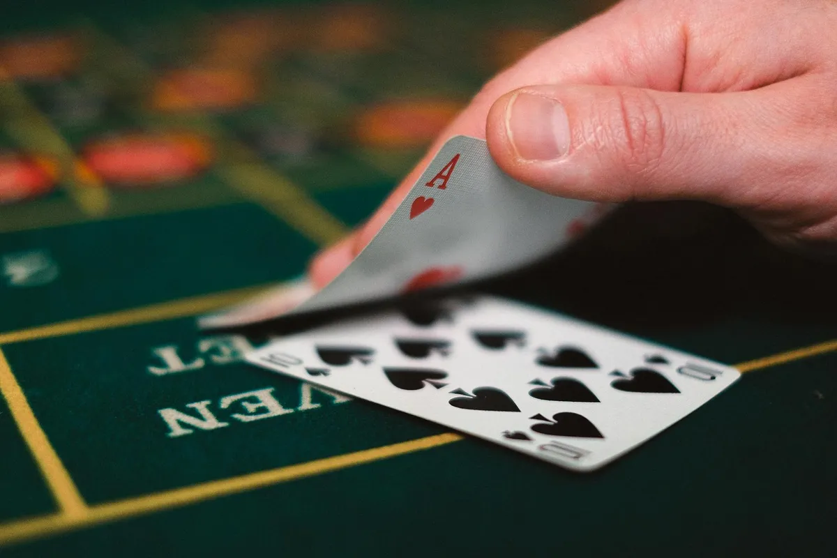 Live casino online real money five card stud variant
